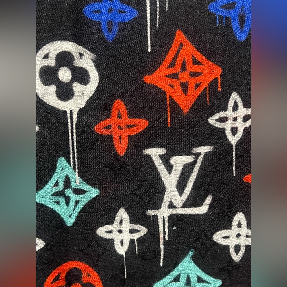 Louis Vuitton graffiti stole - Picture 4 of 7